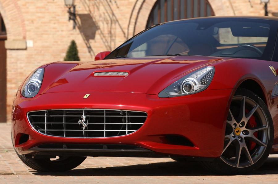 Детали экстерьера Ferrari California 30 2012 года  (фото 7 из 58)